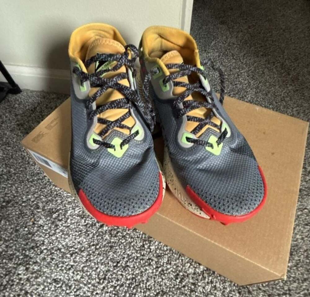 Nike Pegasus Trail 2 GTX Size 8 Smoke Grey Bucktan